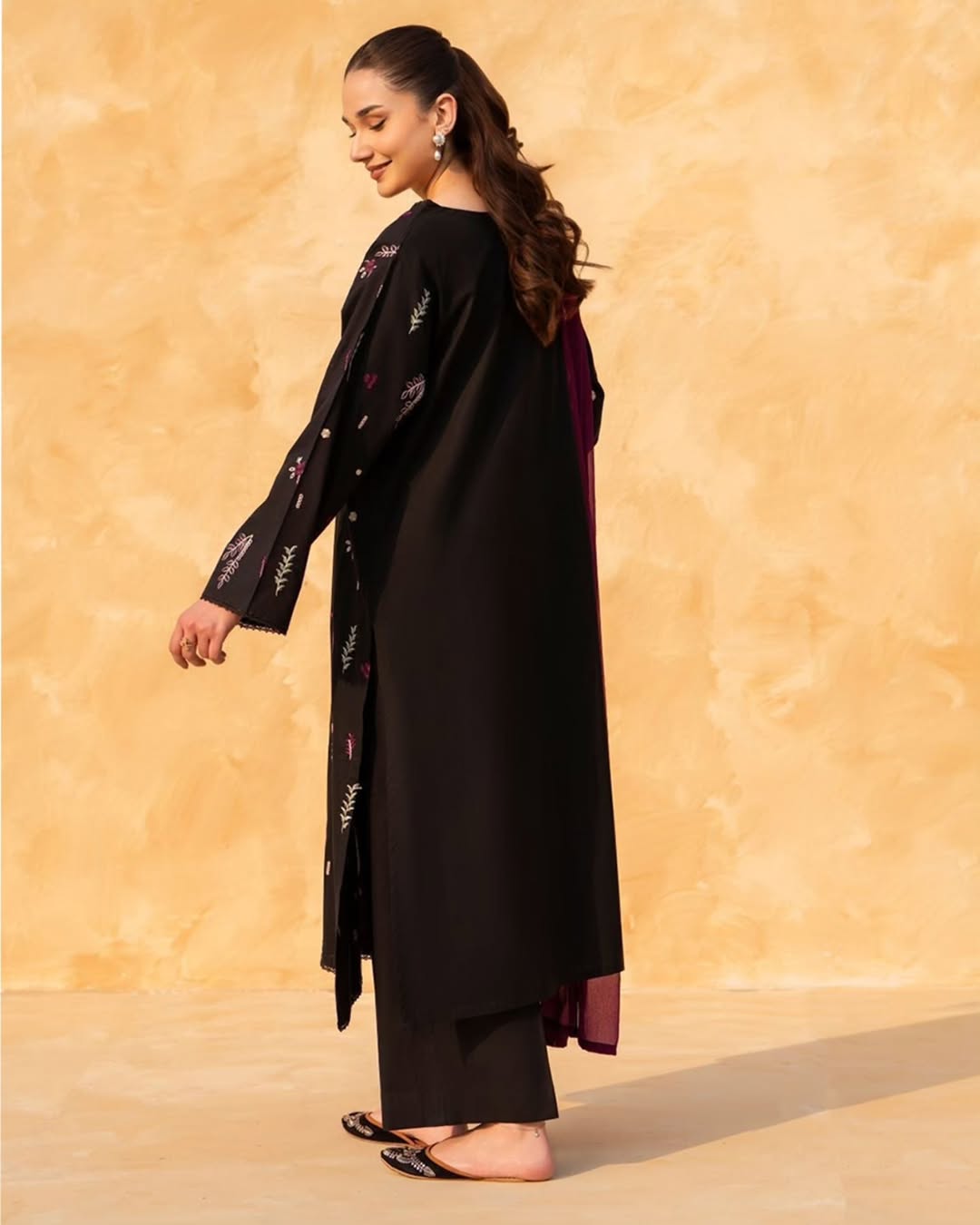 Black Aura Embroidered 2pc Set for Aura defining