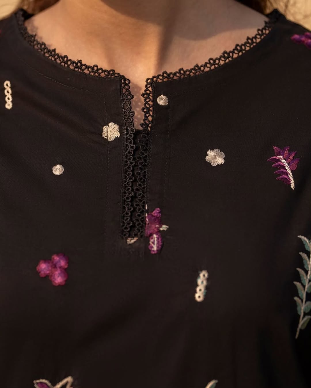 Black Aura Embroidered 2pc Set for Aura defining