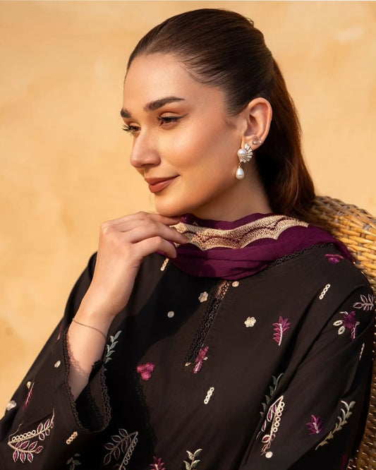 Black Aura Embroidered 2pc Set for Aura defining